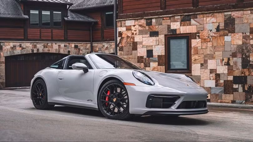 Porsche 911.jpeg