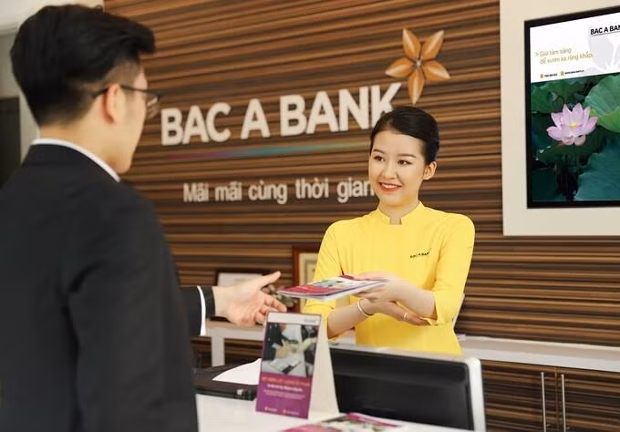 Lợi nhuận trước thuế của BAC A BANK có xu hướng tăng đều trong giai đoạn 2012-2020 với mức tăng bình quân 10-20%. Lợi nhuận trước thuế của BAC A BANK có xu hướng tăng đều trong giai đoạn 2012-2020 với mức tăng bình quân 10-20%.