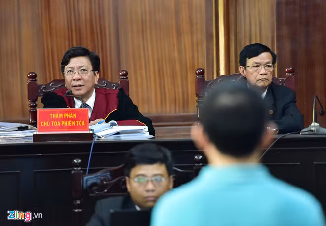 Vì sao chồng ca sĩ Trang Nhung xuất hiện ở phiên tòa VN Pharma? ảnh 2 Vi sao chong ca si Trang Nhung xuat hien o phien toa VN Pharma? hinh anh 2
