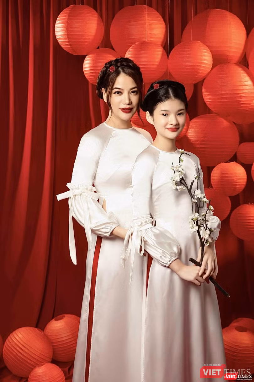 Ái nữ của Trương Ngọc Ánh và chồng cũ Trần Bảo Sơn năm nay đã bước vào độ tuổi 14, sở hữu chiều cao, nhan sắc thu hút