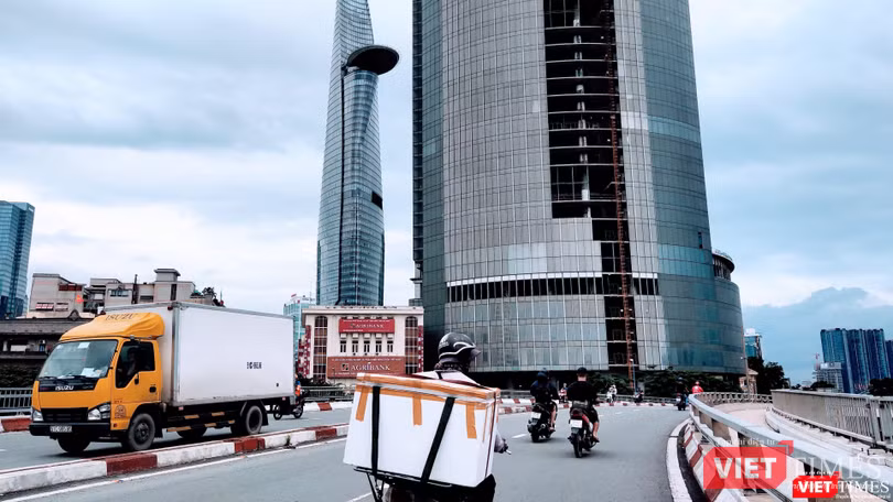 Cuộc sống dần trở lại nhịp độ bình thường mới tại vùng dịch TP.HCM - Ảnh: Hoà Bình Cuộc sống dần trở lại nhịp độ bình thường mới tại vùng dịch TP.HCM - Ảnh: Hoà Bình