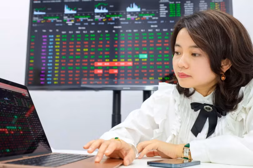 Thị trường chứng khoán sẽ được quản lý chặt chẽ hơn. Thị trường chứng khoán sẽ được quản lý chặt chẽ hơn.