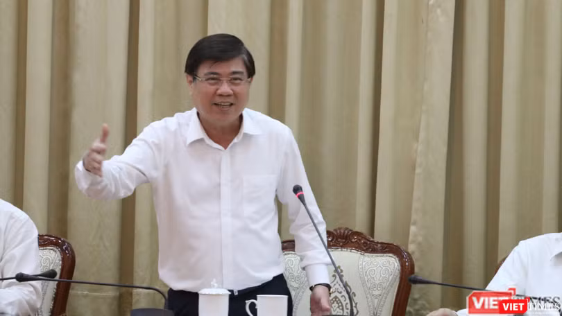 Ông Nguyễn Thành Phong - Chủ tịch UBND TP.HCM chỉ đạo tại cuộc họp phòng, chống dịch bệnh COVID-19 (Ảnh: Sỹ Đông)