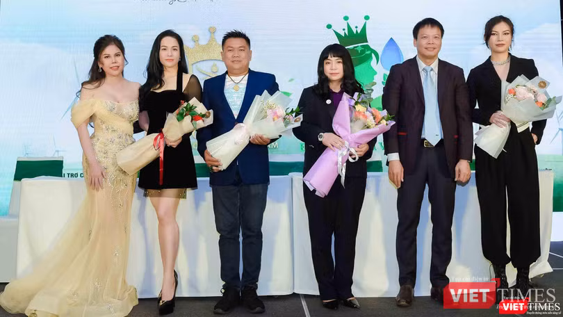 BTC cùng các khách mời của chương trình BTC cùng các khách mời của chương trình