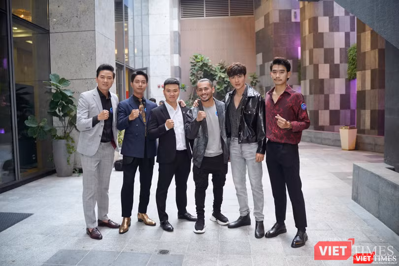 Dàn diễn viên phim “Hùng long phong bá” sẽ công chiếu dịp Tết Dàn diễn viên phim “Hùng long phong bá” sẽ công chiếu dịp Tết