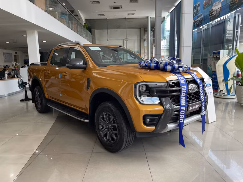 ford ranger vàng 20223.jpg