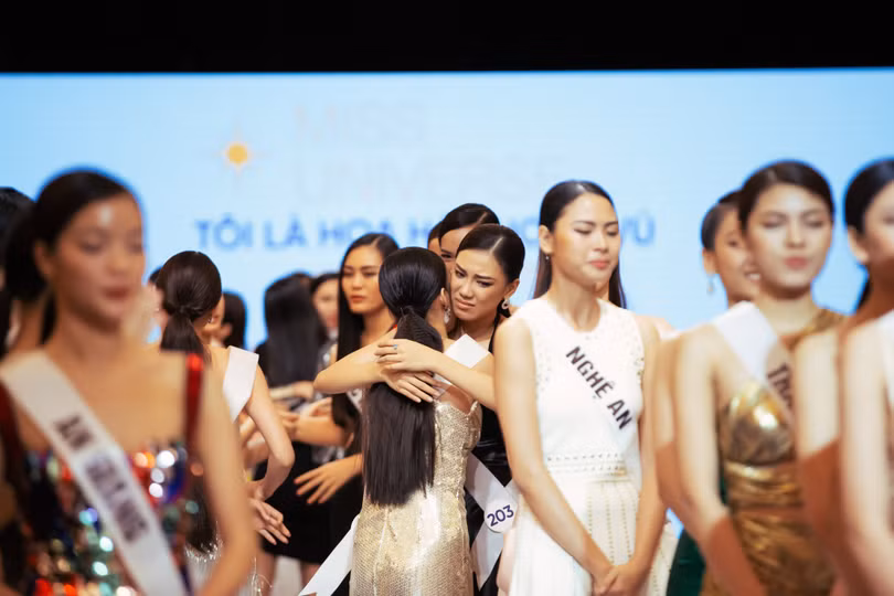 Chia tay 15 thí sinh rời khỏi cuộc thi HHHV 2019 