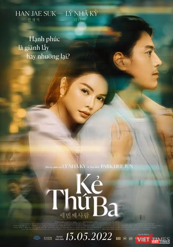 Poster mới của Kẻ Thứ 3 được Lý Nhã Kỳ trình làng ở showcase Poster mới của Kẻ Thứ 3 được Lý Nhã Kỳ trình làng ở showcase