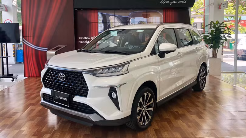 toyota veloz trắng...jpeg