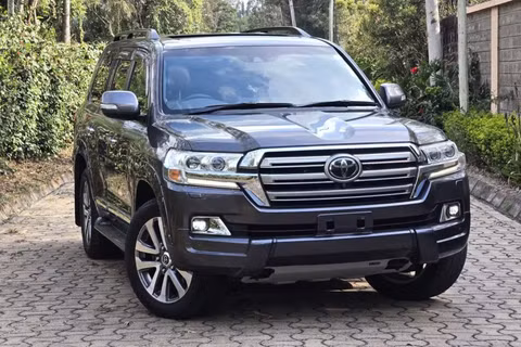 Vì sao Toyota Land Cruiser đời cũ vẫn giữ giá cao sau nhiều năm sử dụng?