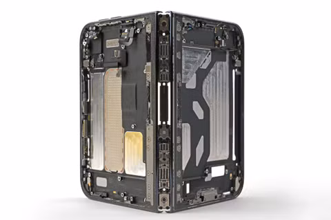 Tin nóng công nghệ 26/10: Phát hiện manh mối về lỗi nứt màn hình iPhone Duo