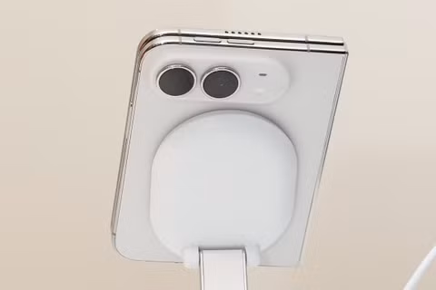 iPhone Duo bị đẩy giá lên 130 triệu đồng, người mua phải đặt cọc 30 triệu đồng