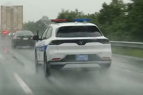CSGT hướng dẫn cách vượt xe trên cao tốc