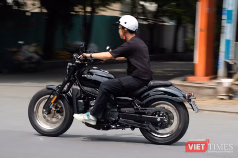 Mô tô Trung Quốc chạy như xe tay ga, giá 167 triệu đồng ra mắt Việt Nam
