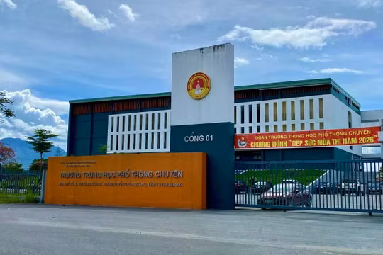 Gần 300 học sinh chuyên Tuyên Quang đạt 9, 10 điểm Toán tốt nghiệp dấy lên nghi vấn ban đầu về vụ gian lận điểm thi trong kỳ thi tốt nghiệp THPT 2026.