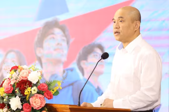 Đại tá Hà Văn Bắc đề nghị phát huy vai trò tiên phong của sinh viên, hình thành mạng lưới “Chiến binh số” có trách nhiệm. Ảnh: T.Uyên.