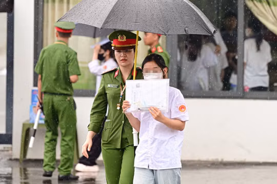 326 thí sinh thi lại tốt nghiệp THPT 2026 tại Trường THPT Chuyên Tuyên Quang ngày 14 và 15/8/2026. Ảnh: VTC News.