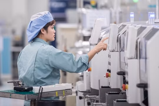 Chính phủ đặt mục tiêu đến năm 2030, tối thiểu 10 triệu lượt người trong độ tuổi lao động sẽ được đào tạo, bồi dưỡng kỹ năng số cơ bản.