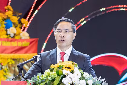 Ông Phạm Đức Ấn, Chủ tịch UBND TP Đà Nẵng phát biểu tại phiên khai mạc Đại hội lần thứ VIII của Hội Doanh nhân trẻ TP Đà Nẵng.