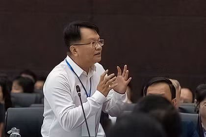 Ông Trần Quốc Bảo, Chủ tịch Hiệp hội Doanh nghiệp Đà Nẵng trình bày kiến nghị tại diễn đàn