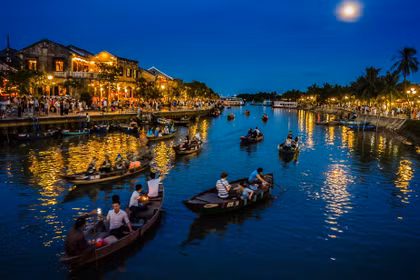 Phố cổ Hội An trong đêm rằm. Ảnh Quang Nguyễn.