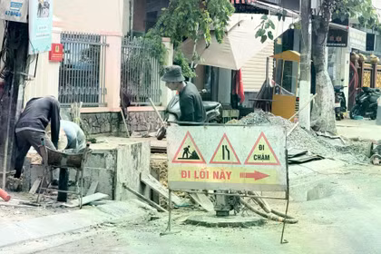 Cụm nút giao thông Lê Thanh Nghị – Cách mạng Tháng Tám – Thăng Long – Đường dẫn lên cầu Hòa Xuân (Đà Nẵng) trị giá gần 1.200 tỷ đồng do Dacinco trúng thầu và bắt tay vào thi công ngay sau lễ khởi công (ngày 25/8). Ảnh XM.