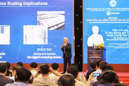 TS Babak Sabi, Cố vấn Kỹ thuật, nguyên Phó Chủ tịch Amazon và Phó Chủ tịch Cấp cao Intel đánh giá Việt Nam là quốc gia có lợi thế về nguồn nhân lực, nền tảng công nghệ và cơ hội thu hút các công nghệ sản xuất tiên tiến. Ảnh XM.