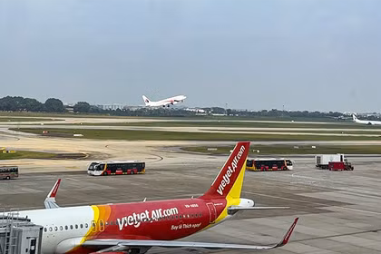 Từ 17/2 - 24/2 (tức từ mùng 1 đến mùng 6 Tết Bính Ngọ), nhiều chuyến bay đến và đi tại sân bay Đà Nẵng bị ảnh hưởng trực tiếp, xáo trộn lịch trình, tiềm ẩn nguy cơ mất an toàn hàng không do flycam xâm nhập khu vực cấm bay và hành lang cất/hạ cánh.
