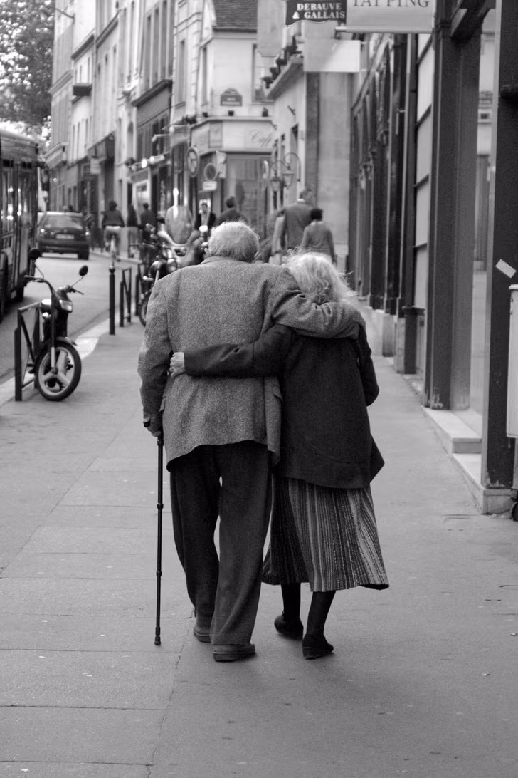 “Giữ lấy anh và anh sẽ giữ chặt em.”