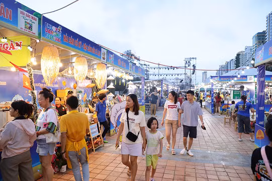 Phiên chợ thương mại điện tử kết nối sản phẩm truyền thống vùng miền - Đà Nẵng 2026 sẽ diễn ra từ 3/7 - 5/7, tại Quảng trường Sông Hoài (số 1 đường Cao Hồng Lãnh, phường Hội An).