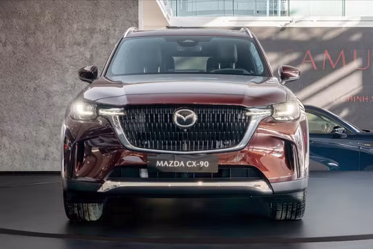 Cận cảnh bộ đôi "xe sang" vừa được Mazda đưa tới Việt Nam, có động cơ hybrid cắm sạc