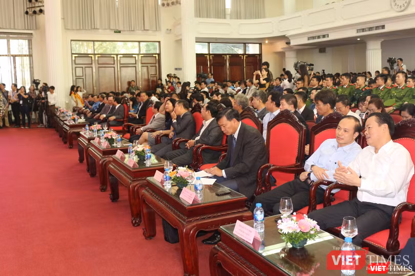 Diễn đàn thu hút đông đảo khách tham dự