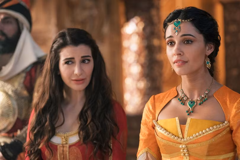 Diễn xuất của Naomi Scott trong vai công chúa Jasmine. Diễn xuất của Naomi Scott trong vai công chúa Jasmine.