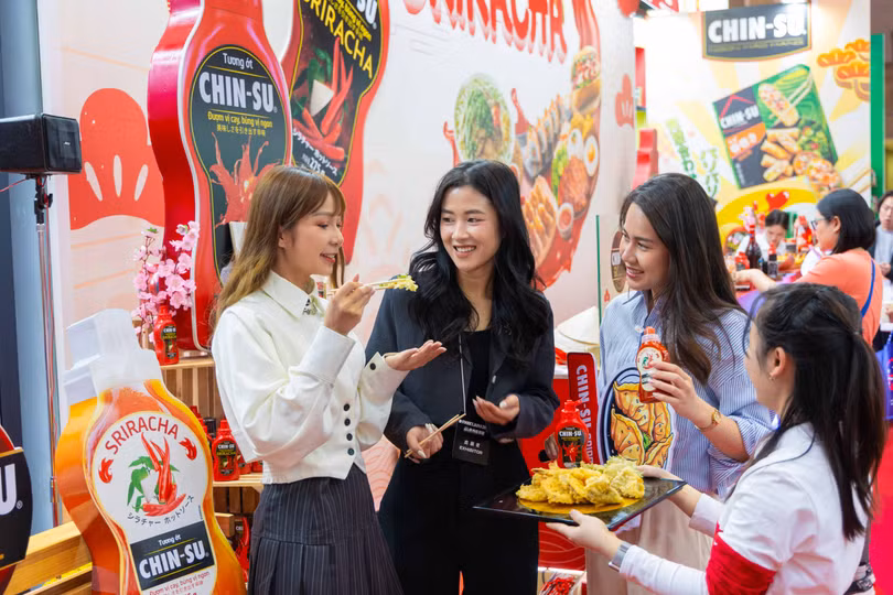 Người tiêu dùng Nhật Bản hào hứng đón nhận sản phẩm tương ớt CHIN-SU Sriracha mới (1).jpg