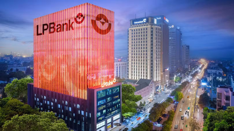 Trụ sở Ngân hàng TMCP Lộc Phát Việt Nam (LPBank) tại 210 đường Trần Quang Khải, Hoàn Kiếm, Hà Nội.