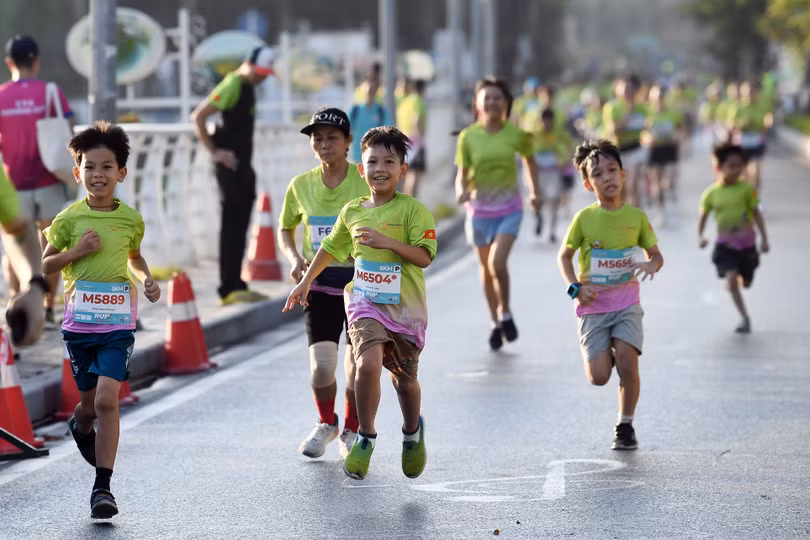 Ảnh 5_ Các VĐV nhí nhiệt tình tham gia giải chạy Run For Love 2025.jpg.jpg