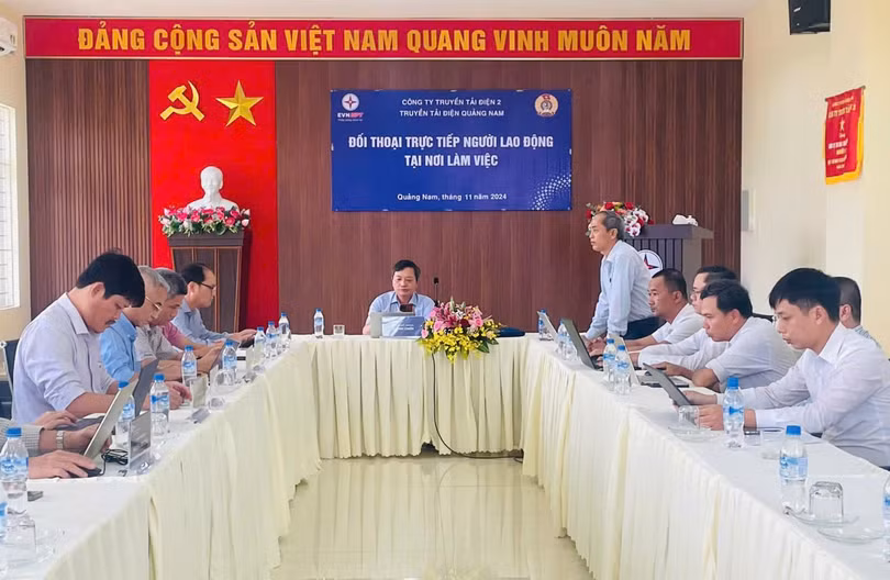 Ông Lê Đình Chiến đối thoại trực tiếp với người lao động tại TTĐ Quảng Nam