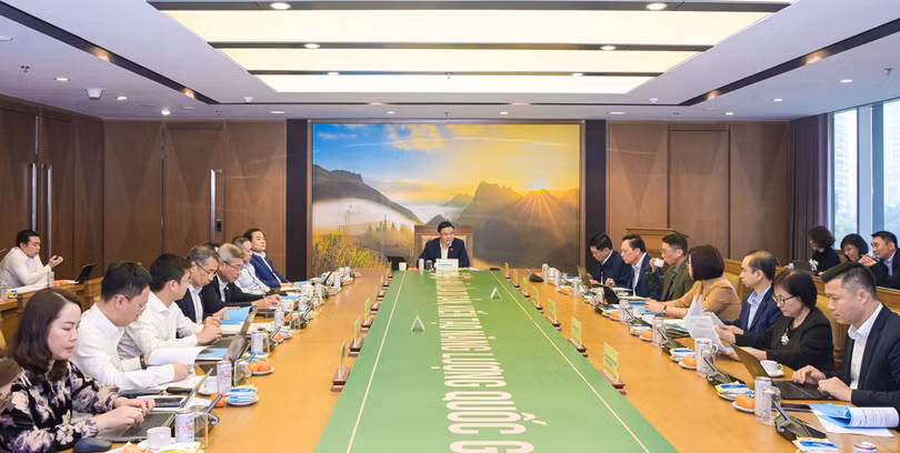 Chủ tịch HĐTV Petrovietnam Lê Mạnh Hùng chủ trì buổi làm việc