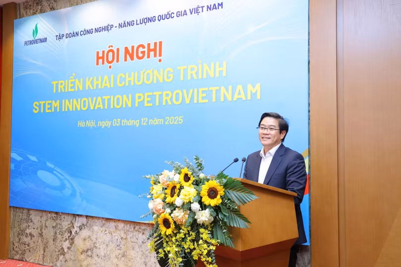 TS Thái Văn Tài, Vụ trưởng Vụ Giáo dục Phổ thông, Bộ Giáo dục và Đào tạo trình bày Hướng dẫn về cơ chế quản lý giáo dục, đào tạo đối với hệ thống phòng STEM hạt nhân.