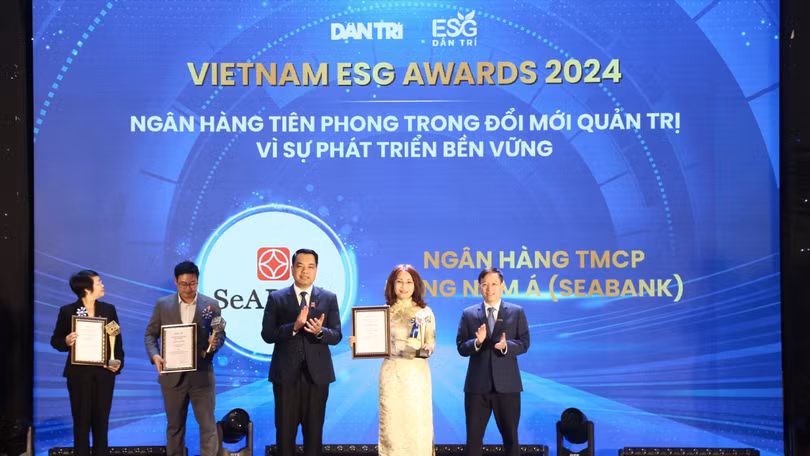 SeABank nhận danh vị “Ngân hàng tiên phong trong đổi mới quản trị vì sự phát triển bền vững”
