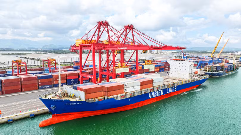Hơn 400 container hàng hóa được xuất khẩu từ cảng quốc tế Chu Lai đến các nước trên thế giới trong những ngày đầu xuân