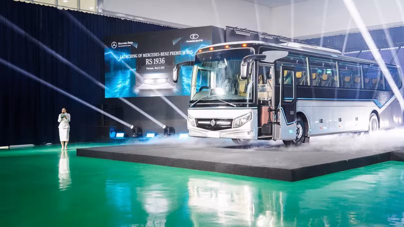 Sản phẩm xe bus cao cấp Mercedes-Benz RS 1936 xuất khẩu sang thị trường Thái Lan