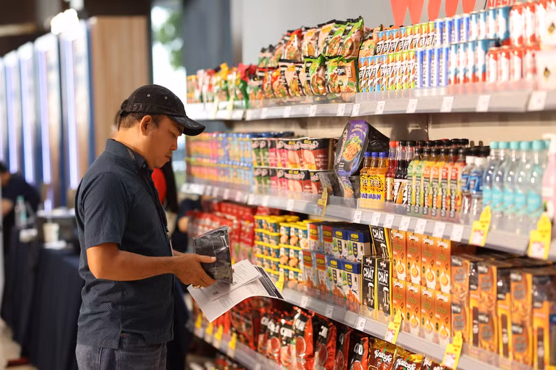 Khách mời trải nghiệm sản phẩm tại sự kiện (1).JPG