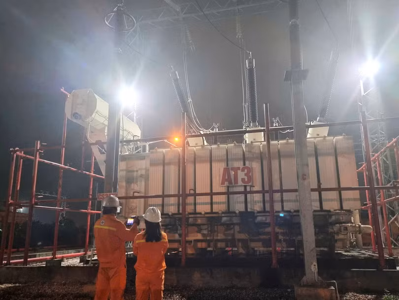 Kiểm tra phát nhiệt, thiết bị ngoài sân phân phối trong ca đêm