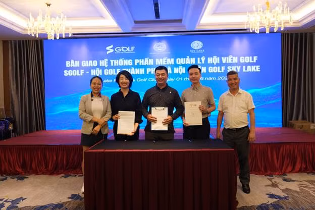 Ký kết chuyển giao đưa phần mềm vào vận hành