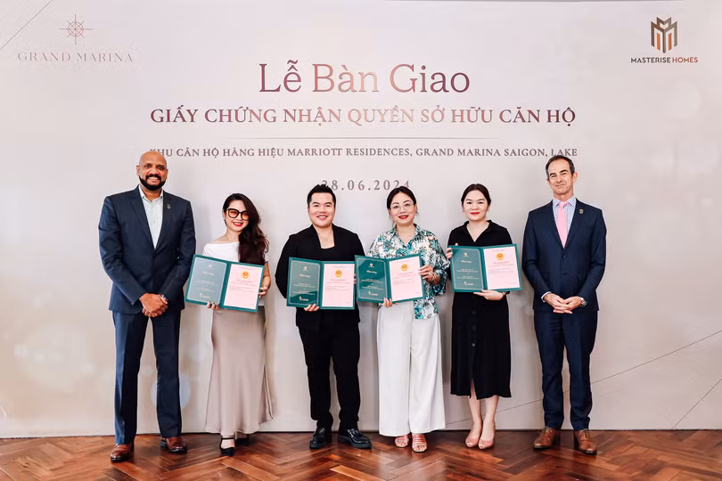 Hình 3_Grand Marina Saigon bàn giao sổ hồng.png