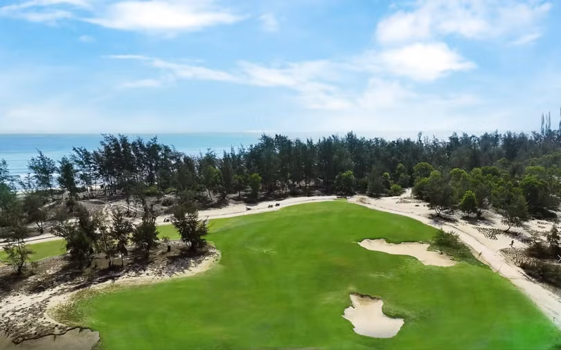 2. Hole 10 Golden Sands Golf Resort.jpg