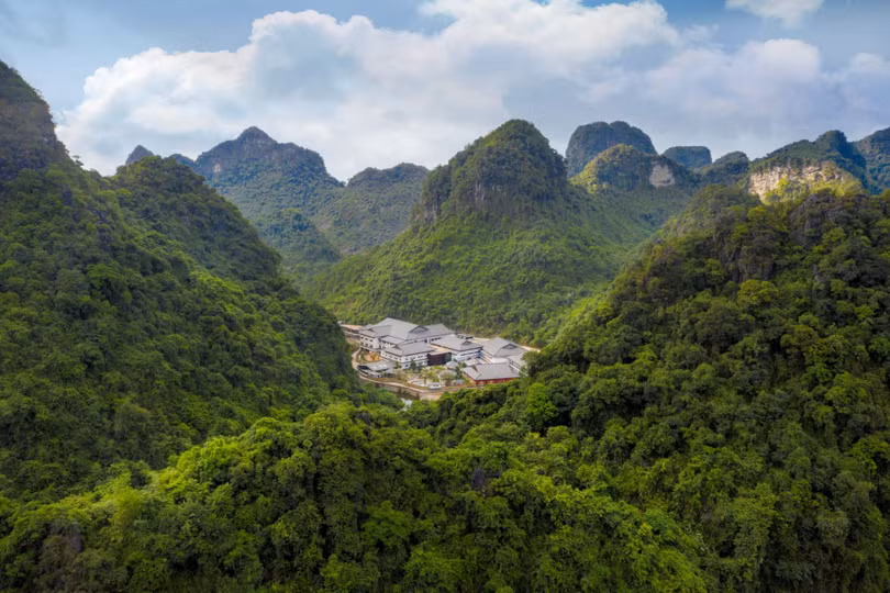 3. Yoko Onsen Quang Hanh.jpg