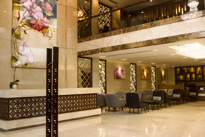 Lobby & Bar.jpg