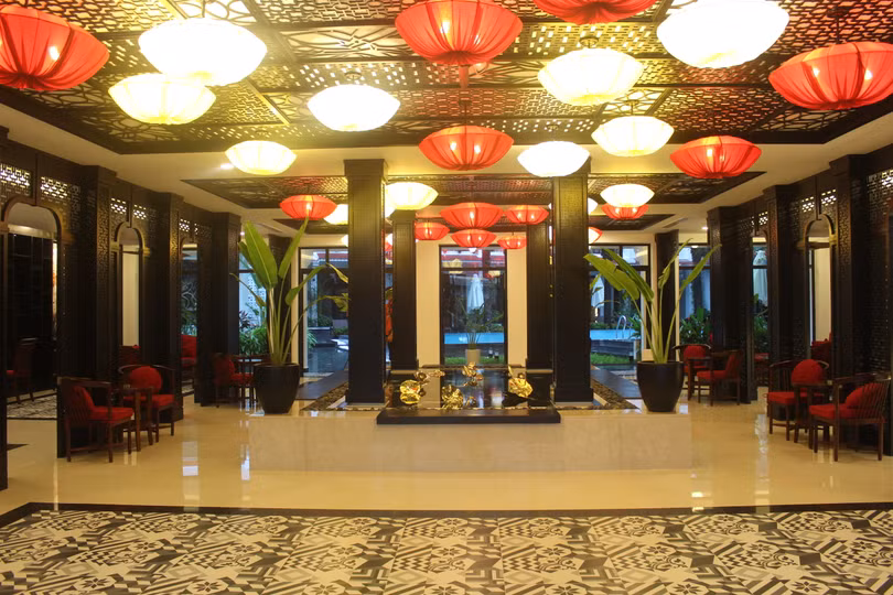 LObby1.JPG